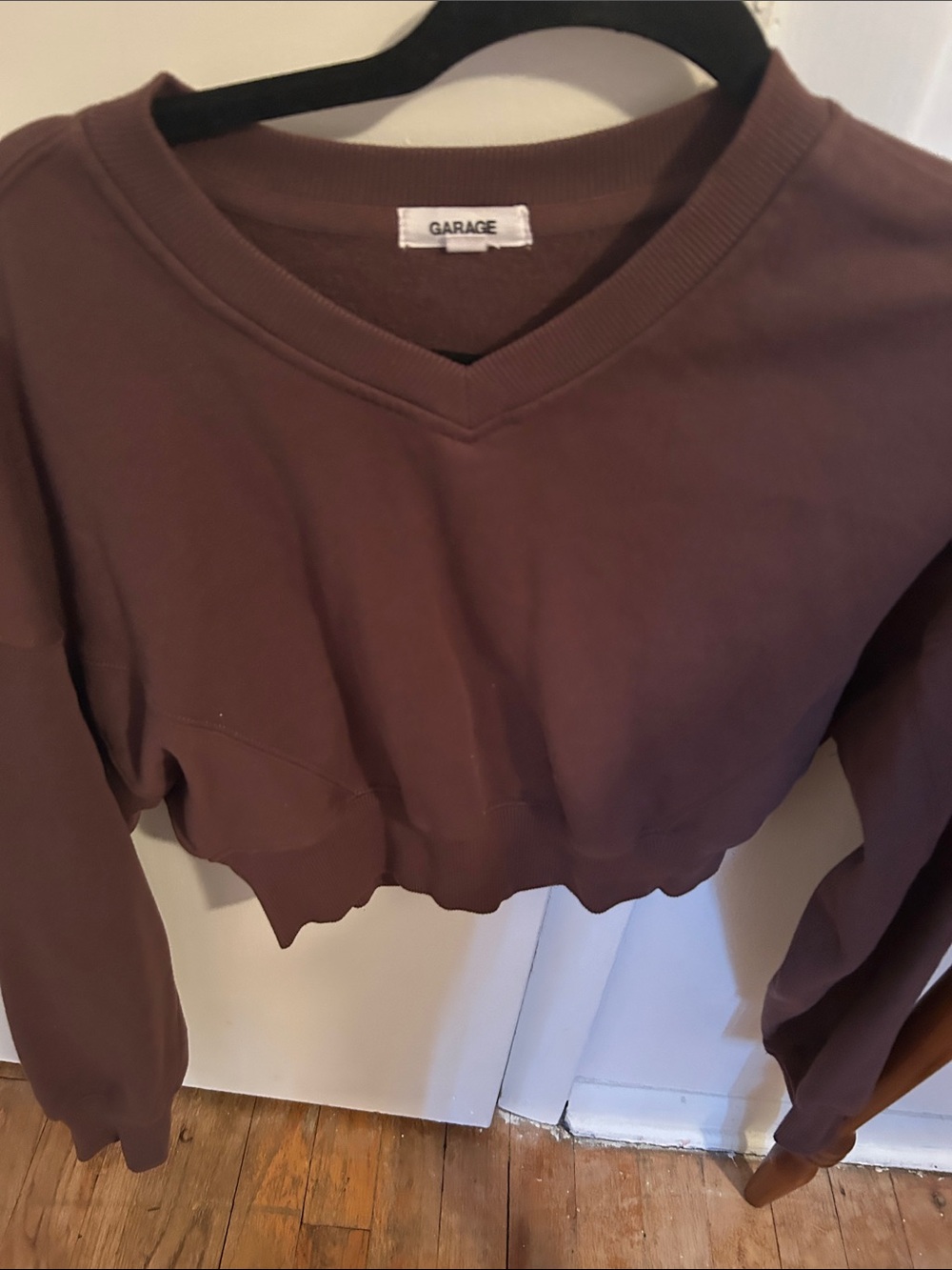 Garage Cropped V-Neck Sweatshirt in Brown